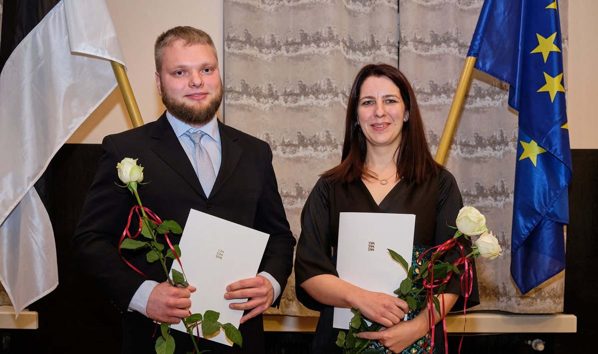 Üliõpilaste teadustööde konkursi peapreemiate võitjad Rebekka Lotman ja Marek Mooste