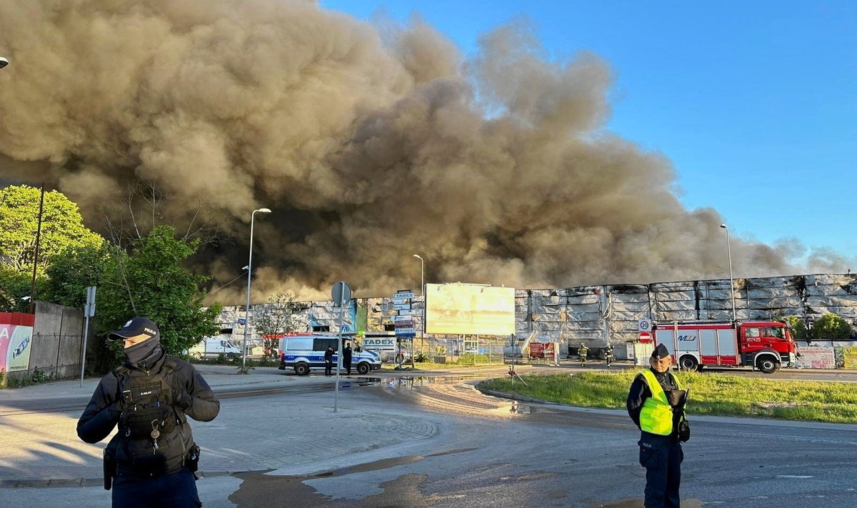 Varssavi suurima kaubanduskeskuse põleng. Foto on illustratiivne. 