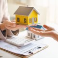 Банк: как взять жилищный кредит под залог старой недвижимости  