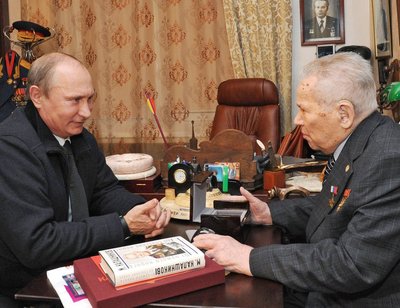 Vladimir Putin kohtus Mihhail Kalašnikoviga.