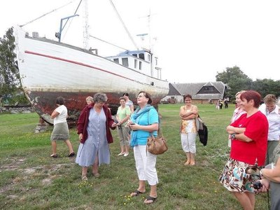Võiste Saviaugu talumuuseumis: laev kuival maal.