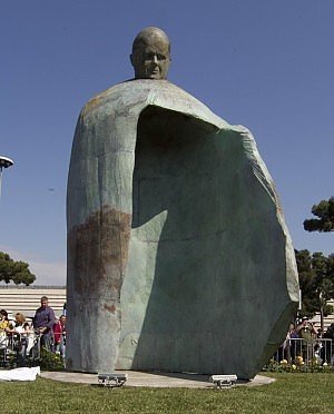 Johannes Paulus II monument Roomas