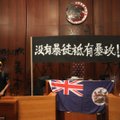 ВИДЕО | В Гонконге протестующие захватили парламент и вывесили британский колониальный флаг — против усиления власти Китая