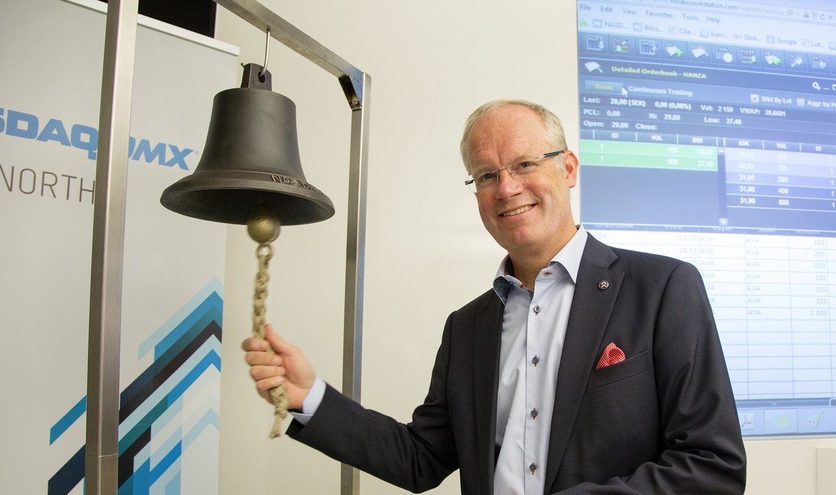 Hanza Groupi juhatuse esimees Erik Stenfors  börsikella helistamas.