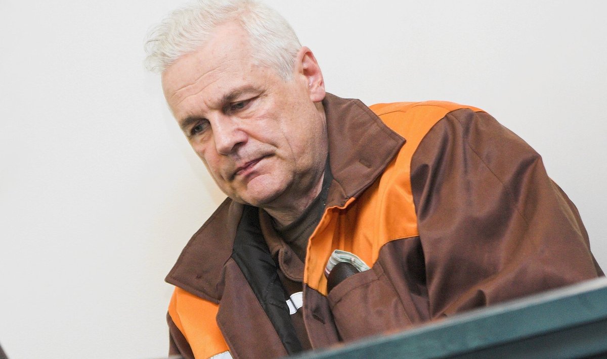 Herman Simm jääb ka väljaspool vanglat enam kui aastaks range kontrolli alla.