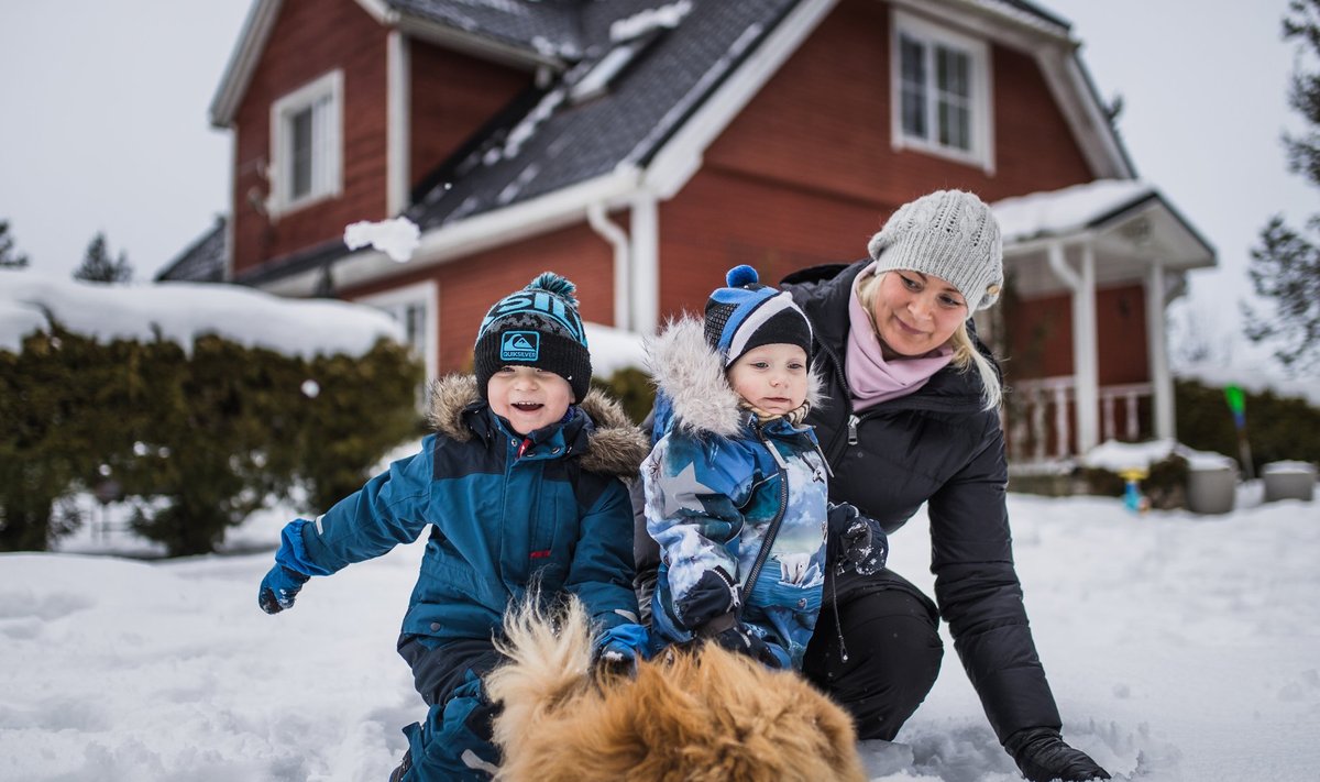 Haigus võideti ning Reelika Möldre ja lapsed saavad koos pere lemmikloomaga talverõõme maitsta.