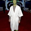 KLÕPS: Naljanina või tulihingeline fänn? Joseph Gordon-Levitt ilmus Star Warsi esilinastusele Yodana!