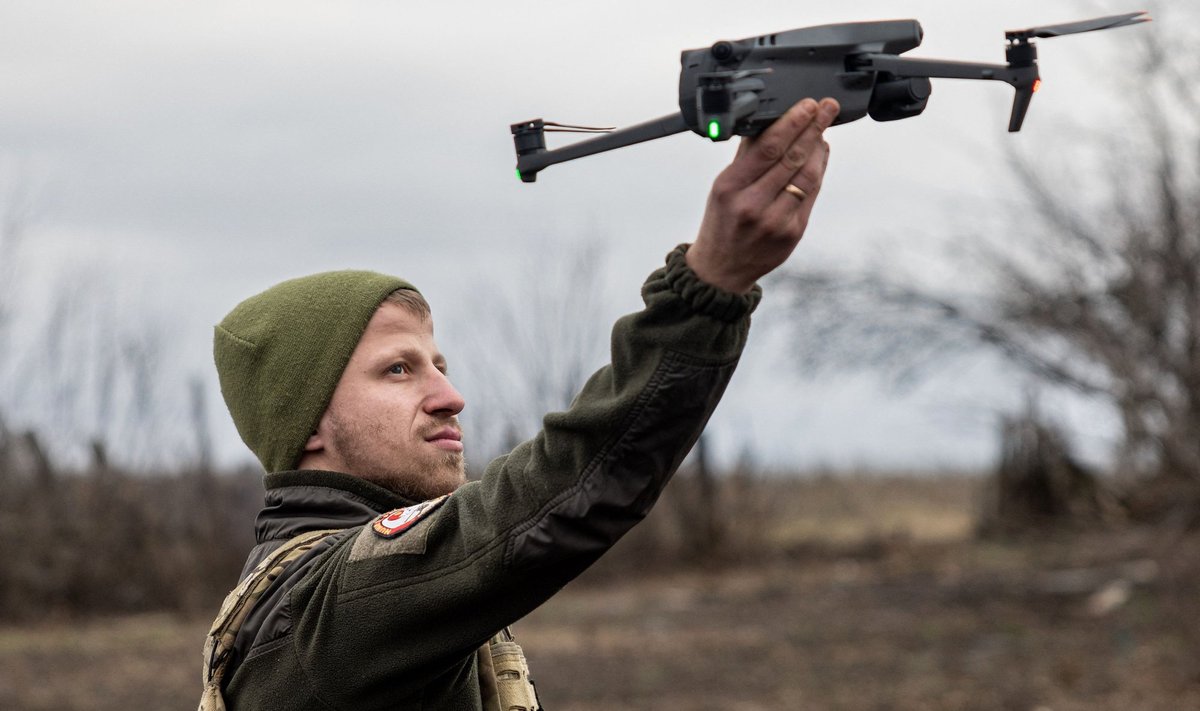 Eelkõige kasutatakse praegu sõjategevuses tsiviilkasutuseks mõeldud droone.