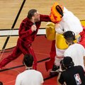 VIDEO | Conor McGregor saatis Miami Heati maskoti linnukesi kuulama