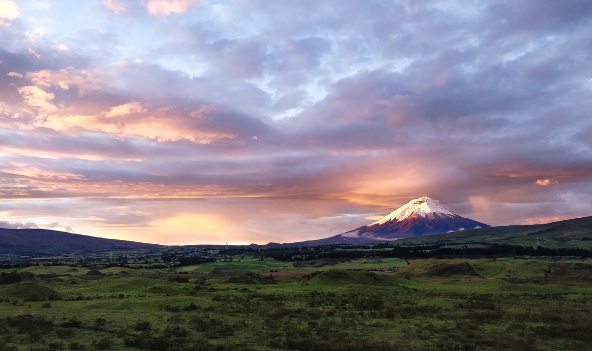 Cotopaxi vulkaan on 1738. aastast alates pursanud 50 korda, viimati juhtus see 2015. aasta augustis. Tuhapilv kerkis siis 8 km kõrgusele ning Ecuadoris kehtestati eriolukord.