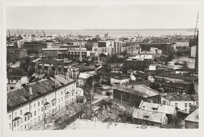 Vaade Maakri asumile 1979. aastal. Fotol keskel kulgeb vasakult paremale Maakri tänav, mille ääres näha toonase Kommunaari jalatsivabriku hooned.