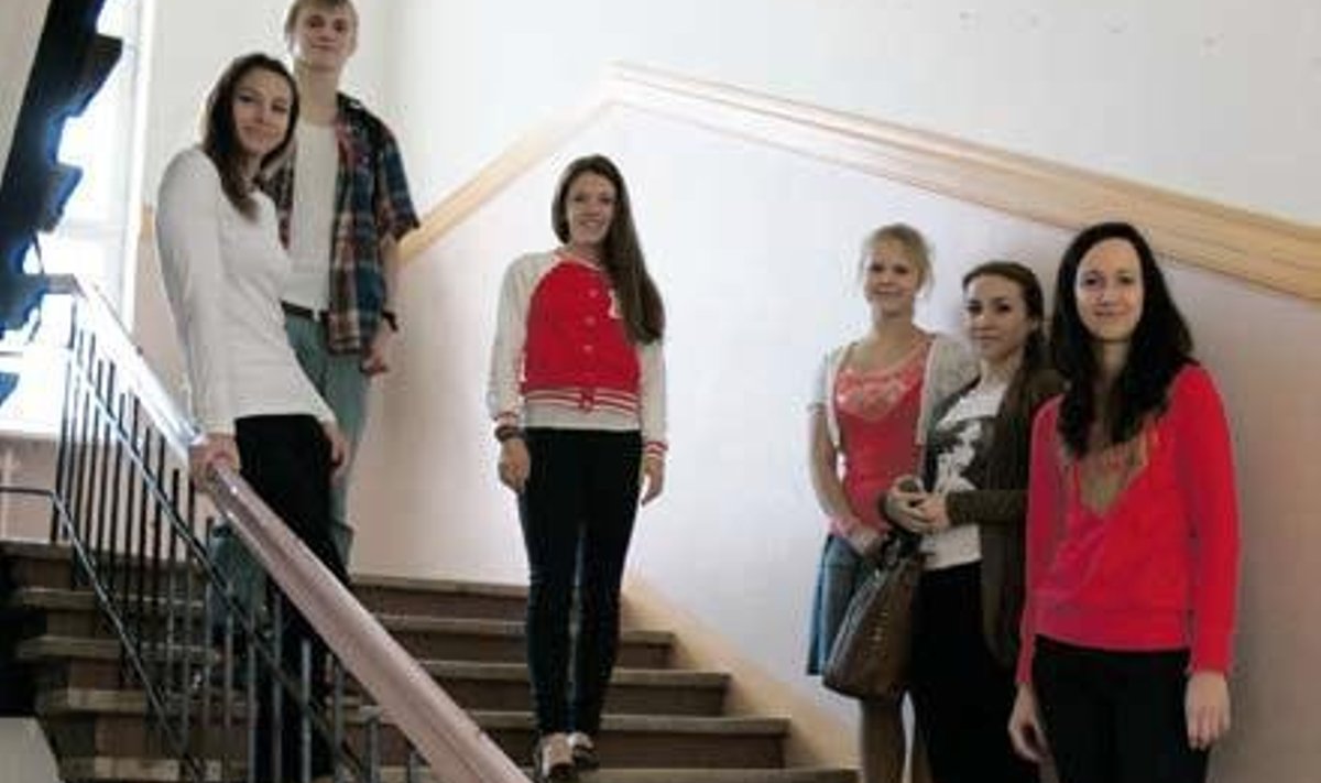 Vasakult: Viktooria Filippova, Maksim Mihhalkevitš, Johanna Ardel, Viktoria Štšerbinina, Karolina Kirku ja Kadi Kuld