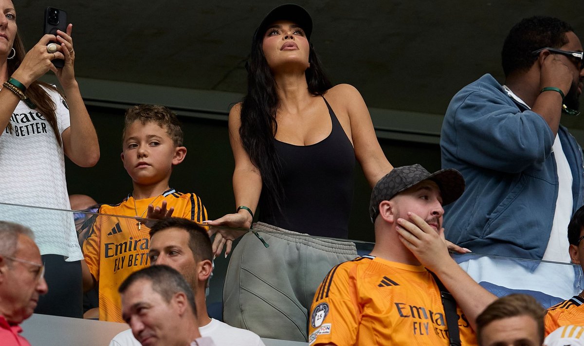 Kim Kardashian Santiago Bernabeu tribüünil.