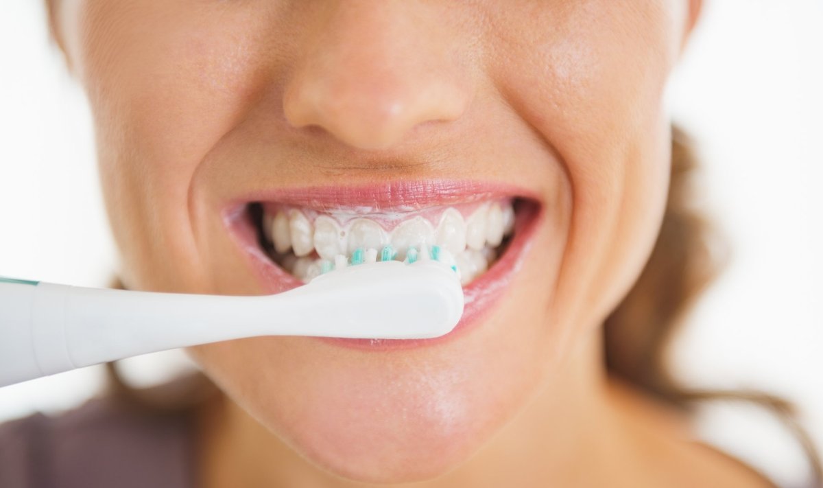 Pärast hammaste harjamist pole tarvis veega suud loputada, nii jääb pasta kaitse kauemaks kestma.