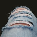 ПОШАГОВАЯ ИНСТРУКЦИЯ | Как сделать рваные джинсы в домашних условиях