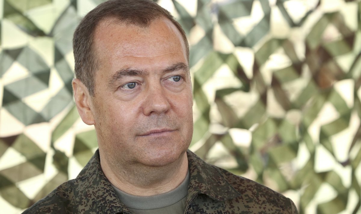 OPAKAS AVALDUS: Dmitri Medvedev ütles Putini sünnipäeval, et ameeriklased võiksid alustada kodusõda.