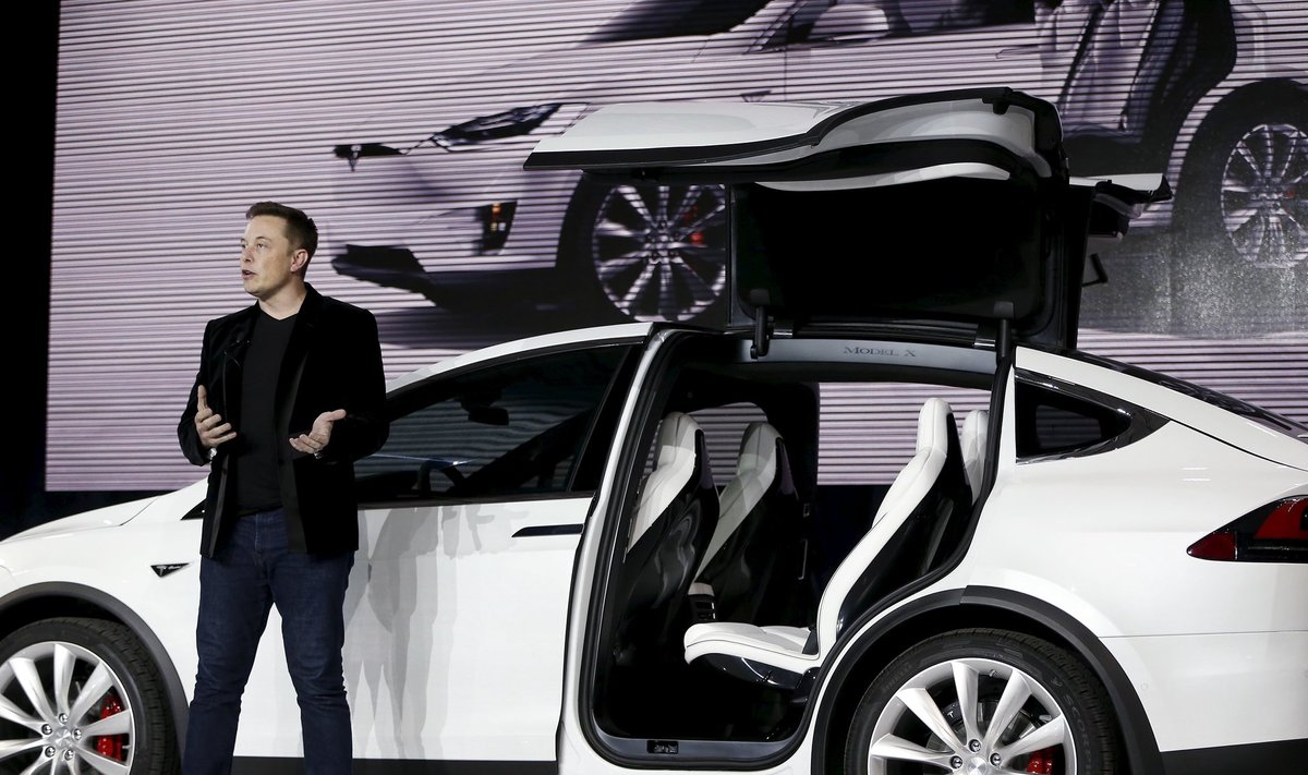 Tesla Motorsi juhatuse esimees Elon Musk Model Xi tutvustamas