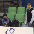 VIDEO: Galantne mees! Kalev/Cramo peatreener ilmus mängule kikilipsuga