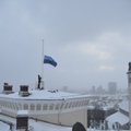 FOTOD | Päikesetõusuga heisati esimest korda Soome saatkonnas sinimustvalge lipp