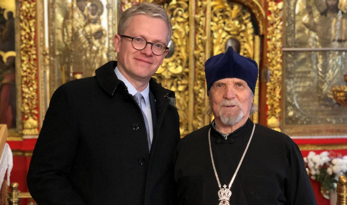 Novembri lõpus külastas riigihalduse minister Janek Mäggi Petserit. Varvara kirikus võttis delegatsiooni vastu 88-aastane Eestis sündinud isa Jevgeni, kes siiani sõidab autoga ning räägib väga head seto keelt.