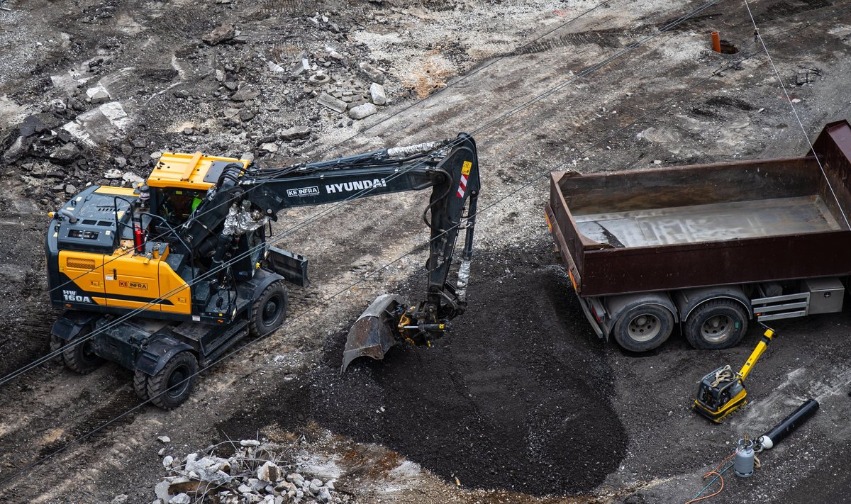 Pildil pole küll Kundas lõhutud masin, tegelikult kannatas seal hoopis Komatsu ekskavaator.