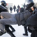 Евросоюз сожалеет о непропорциональном применении силы против протестующих в России
