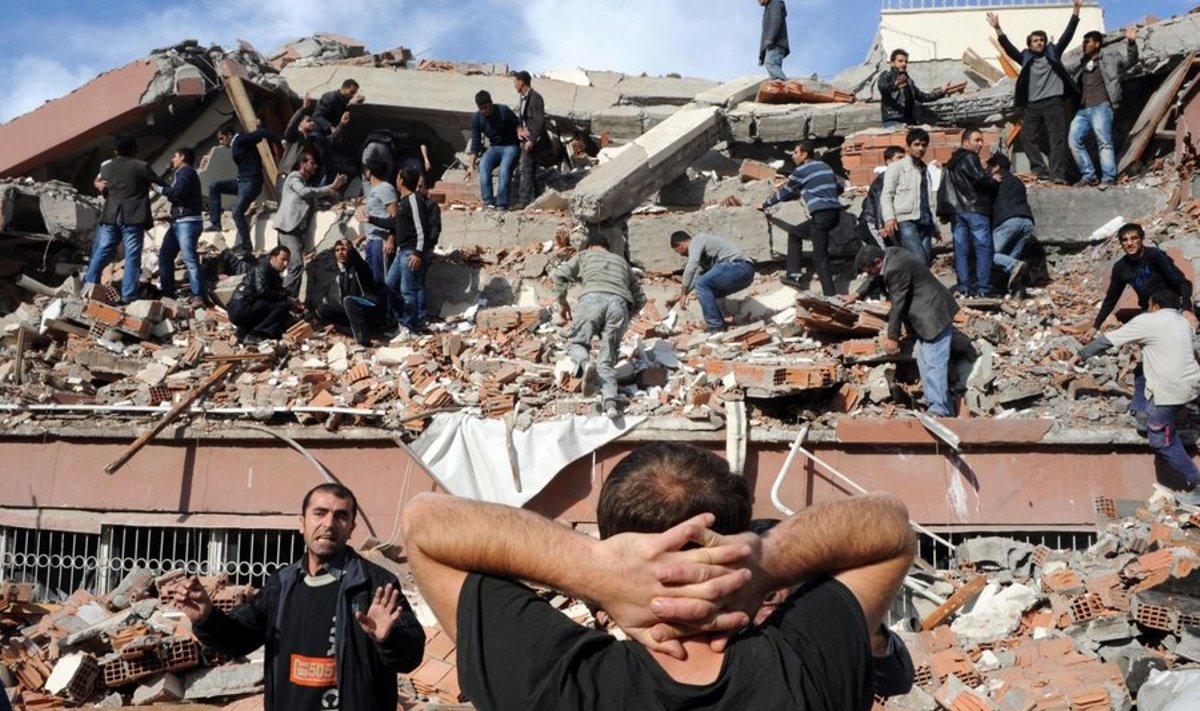Maavärina tagajärjel kokku kukkunud maja Türgis Vani provintsis Tabanli külas