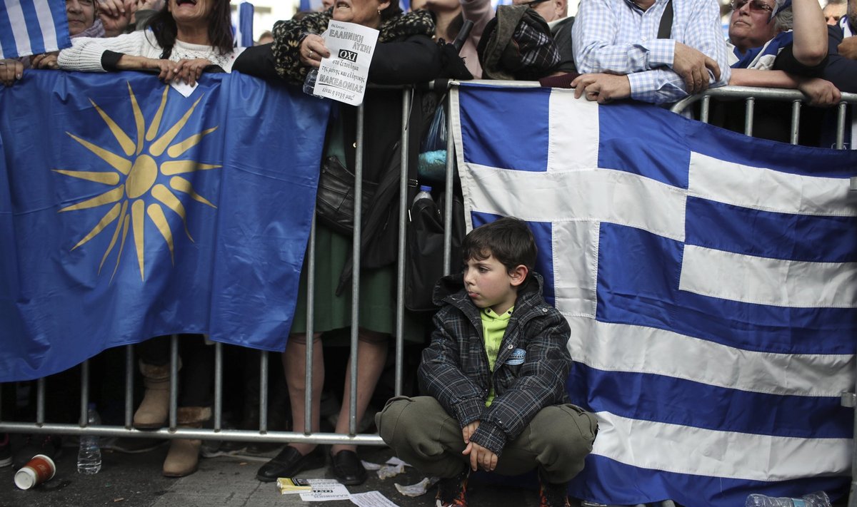 Protestijad üleeile Ateenas Kreeka ja Vana-Makedoonia lippudega