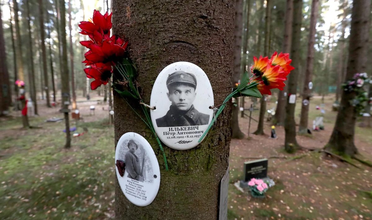 «Колокол памяти» — мероприятие, посвященное памяти жертв политических репрессий на Левашовском мемориальном кладбище. Санкт-Петербург, 30 октября 2018 года.