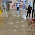 ФОТО | Дождь залил торговый центр Rocca al Mare, пришлось закрыть часть первого этажа