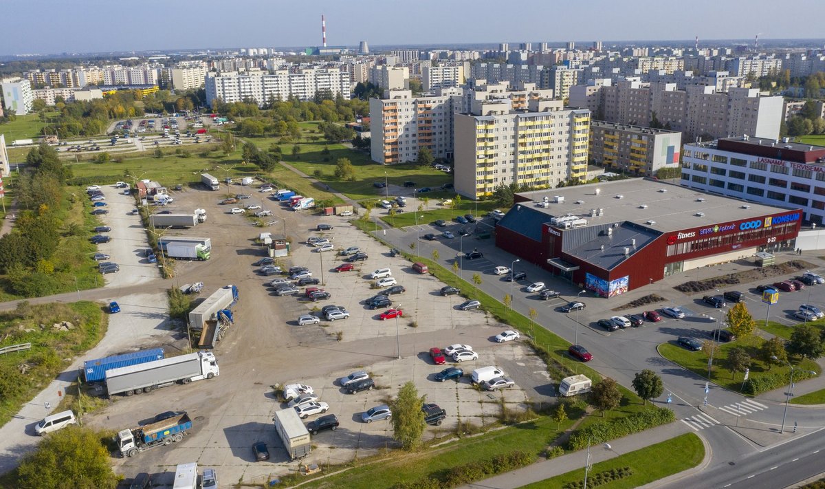 Hooned, objektid Tallinnas,  Lasnamäe sõjaväelennuväli