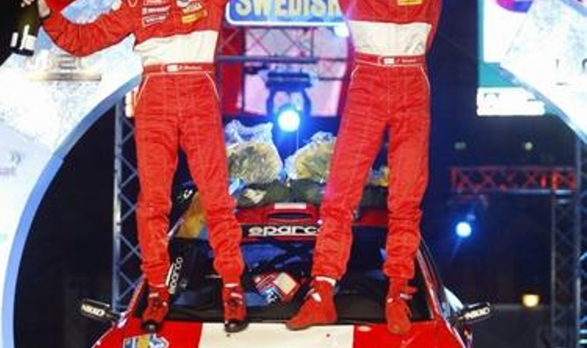 Timo Rautainen ja Marcus Grönholm tähistamas Rootsi ralli võitu