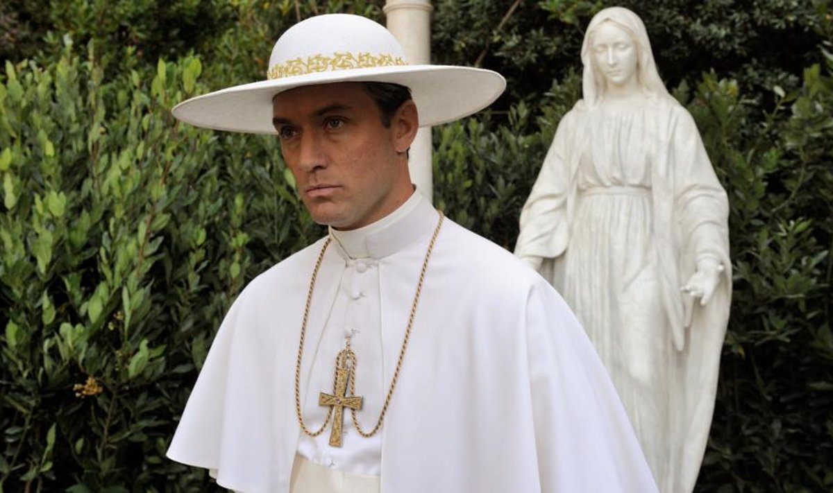 Aksessuaarid ja viimaseni väljapeetud kostüümid kuuluvad Vatikani elu juurde.