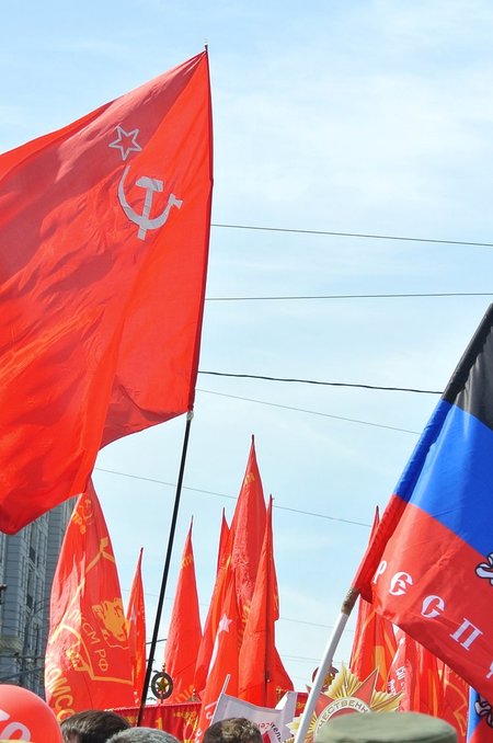 Viie aasta eest lehvisid paraadil ka Donetski "rahvavabariigi" lipud