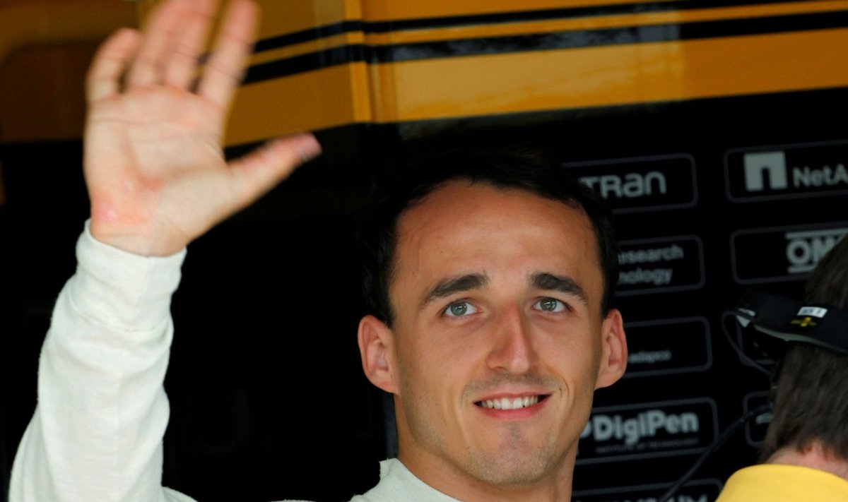 Robert Kubica testis selle hooaja eel nii Renault' kui ka Williamsi masinaid.