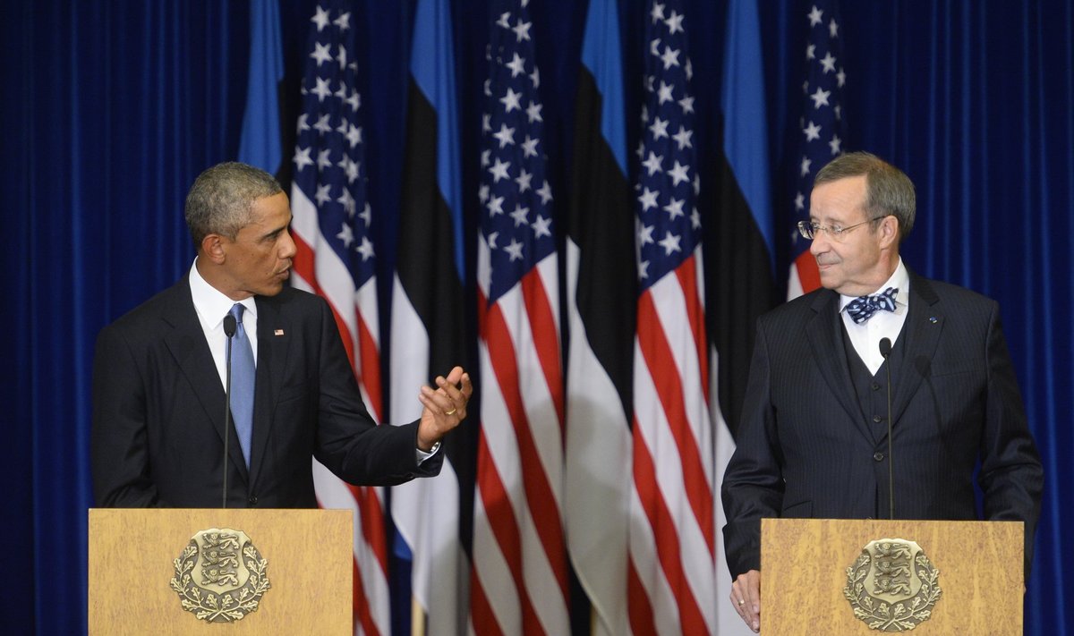 USA president Barack Obama (vasakul) kinnitas eile Eesti Panga hoones antud pressikonverentsil Eesti presidendile Toomas Hendrik Ilvesele, et Eesti ei seisa kunagi üksi.