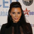 FOTOD: Lapseootel Kim Kardashian välgutas paisuvaid rindu