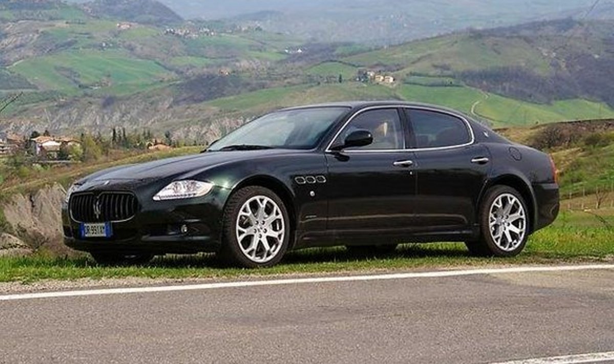 KES NEID SUUDAKS LAHUTA: Ees Maserati Quattroporte, taga varakevadine Mootoritemaa.