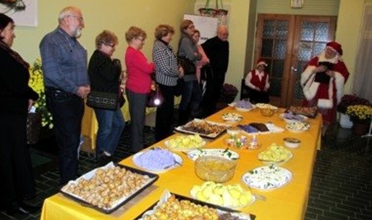 Laulupäkapikk ja jõuluvana kaasa lahutasid osalejate meelt, laual aga aurasid eri kartulisordid - keedetult, küpsetatult, pudrustatult…