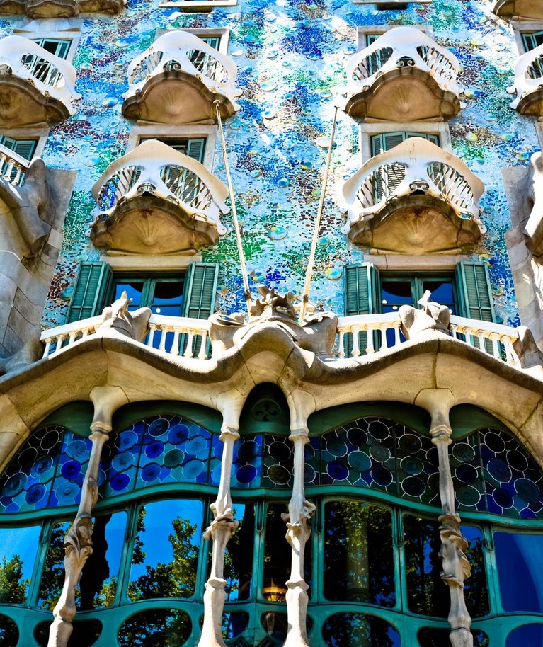 CASA BATLLÓ: aastatel 1904-06 Antoni Gaudí poolt uue ilme saanud hoone on üks Barcelona sümboleid.