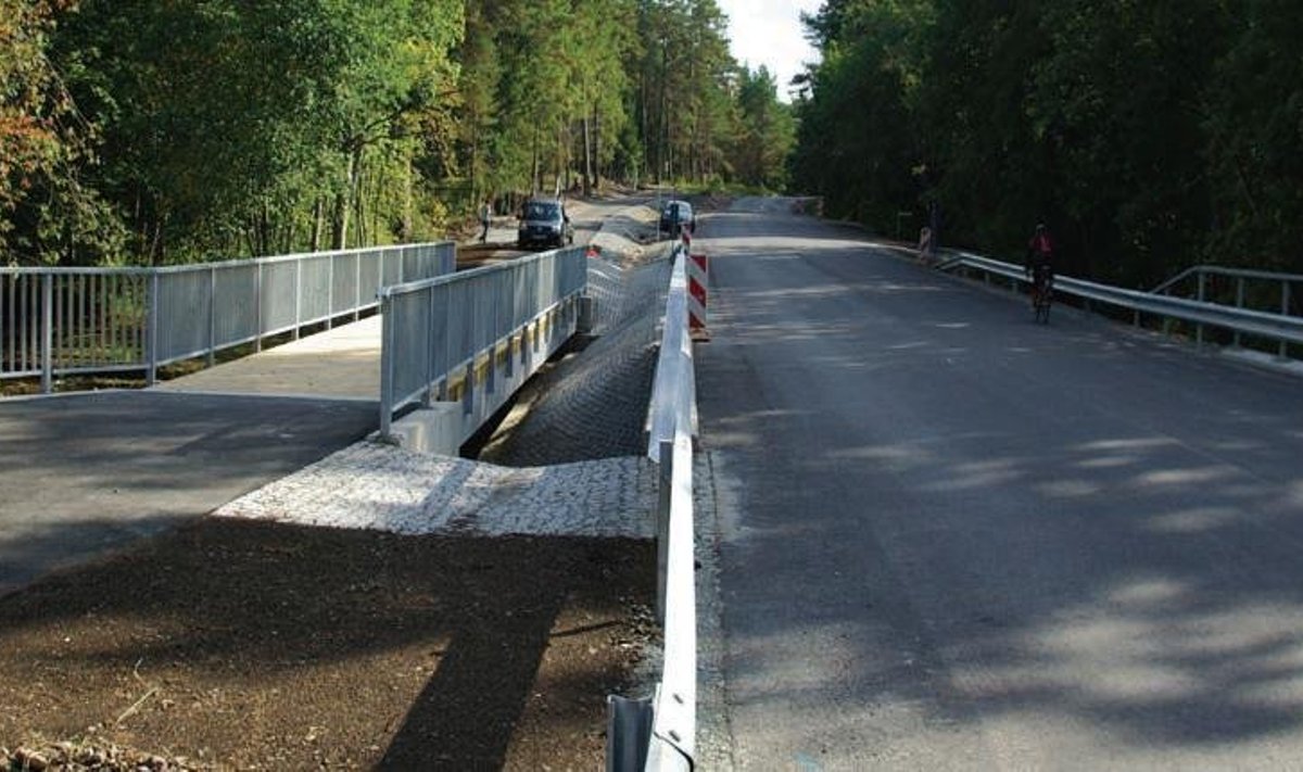 Üle Treppoja kulgeb nüüd kaks silda, üks autodele ning teine jalgratturitele ja jalakäijatele. Foto: Vaiko Tamm