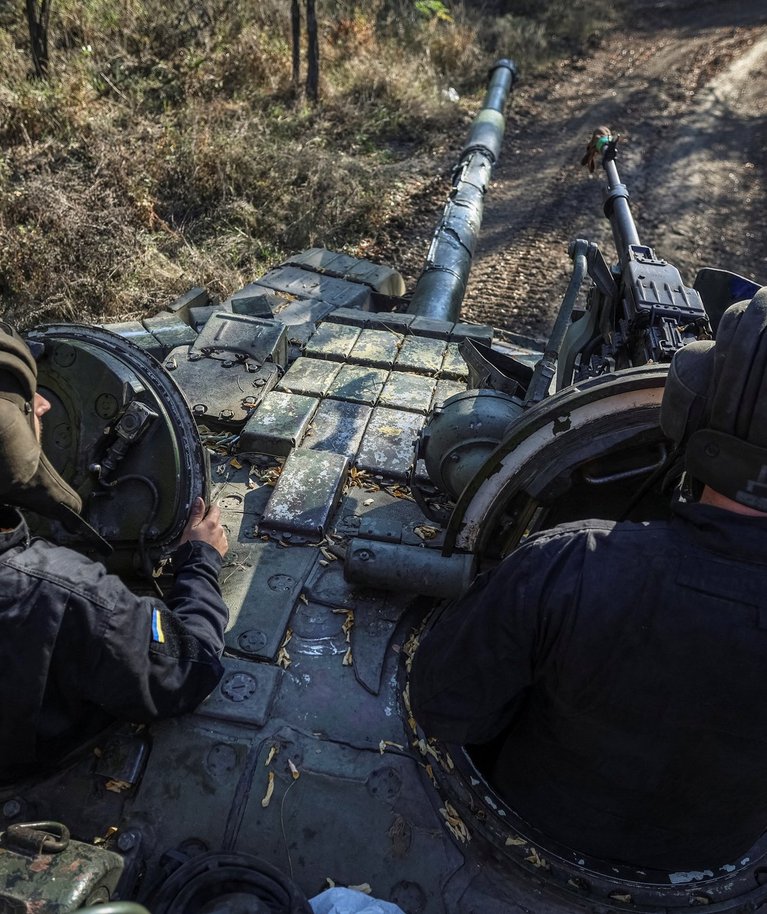 Ukraina sõjaväelased tankil. Foto tehtud 28. septembril 2023 Donetskis.