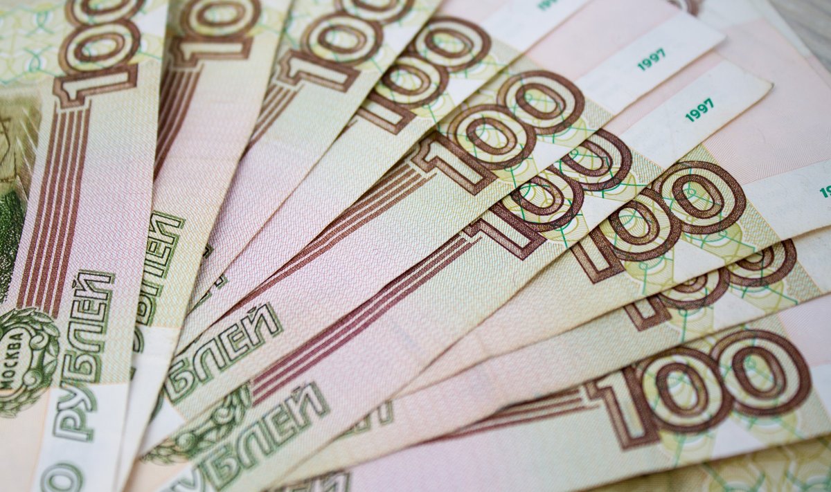 Venemaa pangaautomaadid lükkavad uue 100-rublase rahatähe tagasi. Foto on illustreeriv.