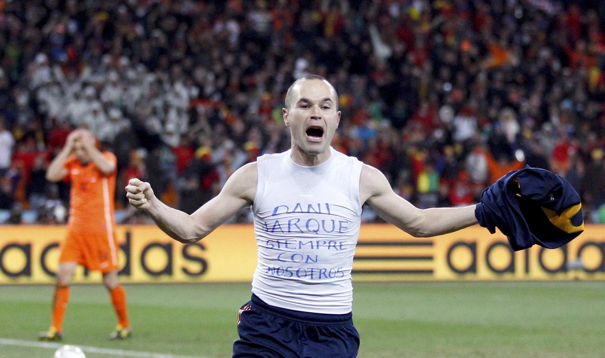 Andres Iniesta MM-i finaalis löödud võiduväravat tähistamas.