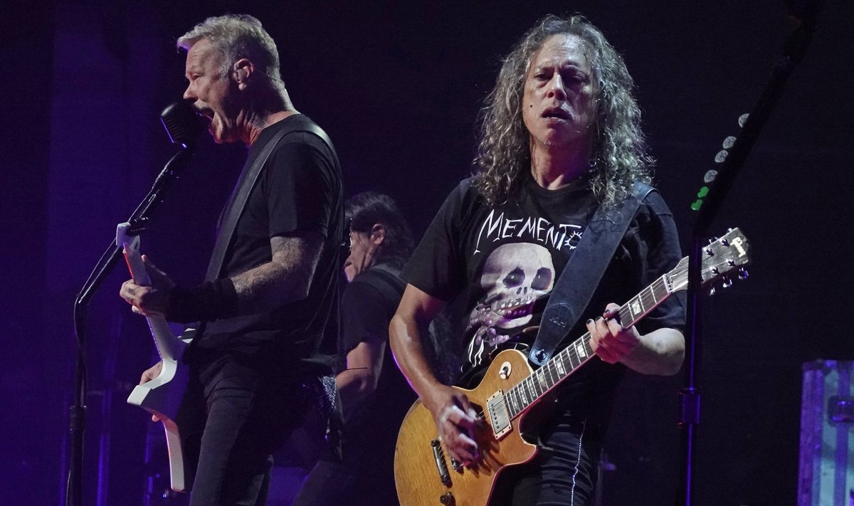 HOLLYWOOD FL - NOVEMBER 06: James Hetfield and Kirk Hammett of Metallica perform during a special tribute concert to Jo