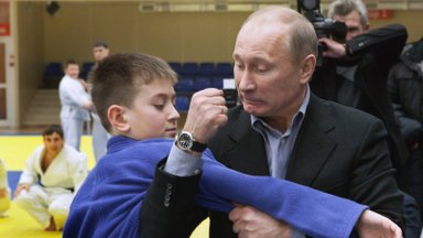 Путина лишили черного пояса по тхэквондо