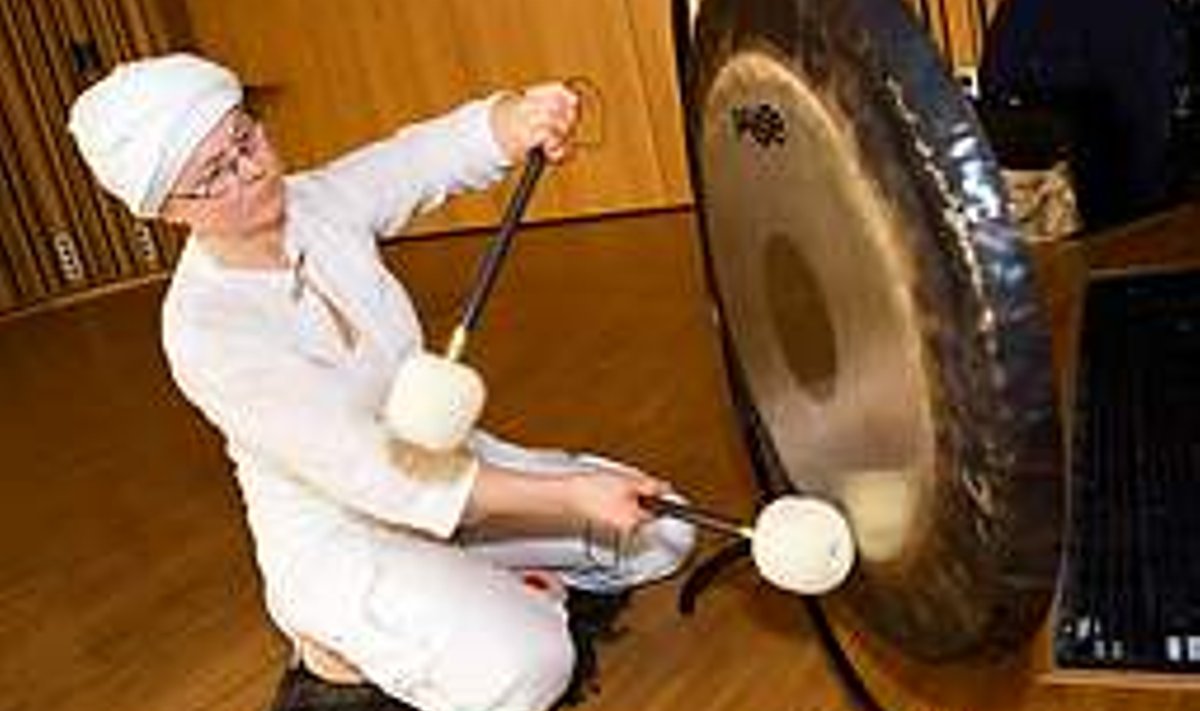AITAB TEISI: Gongi abil lõd­vestamine on üks Eha oskustest. Aldo Luud