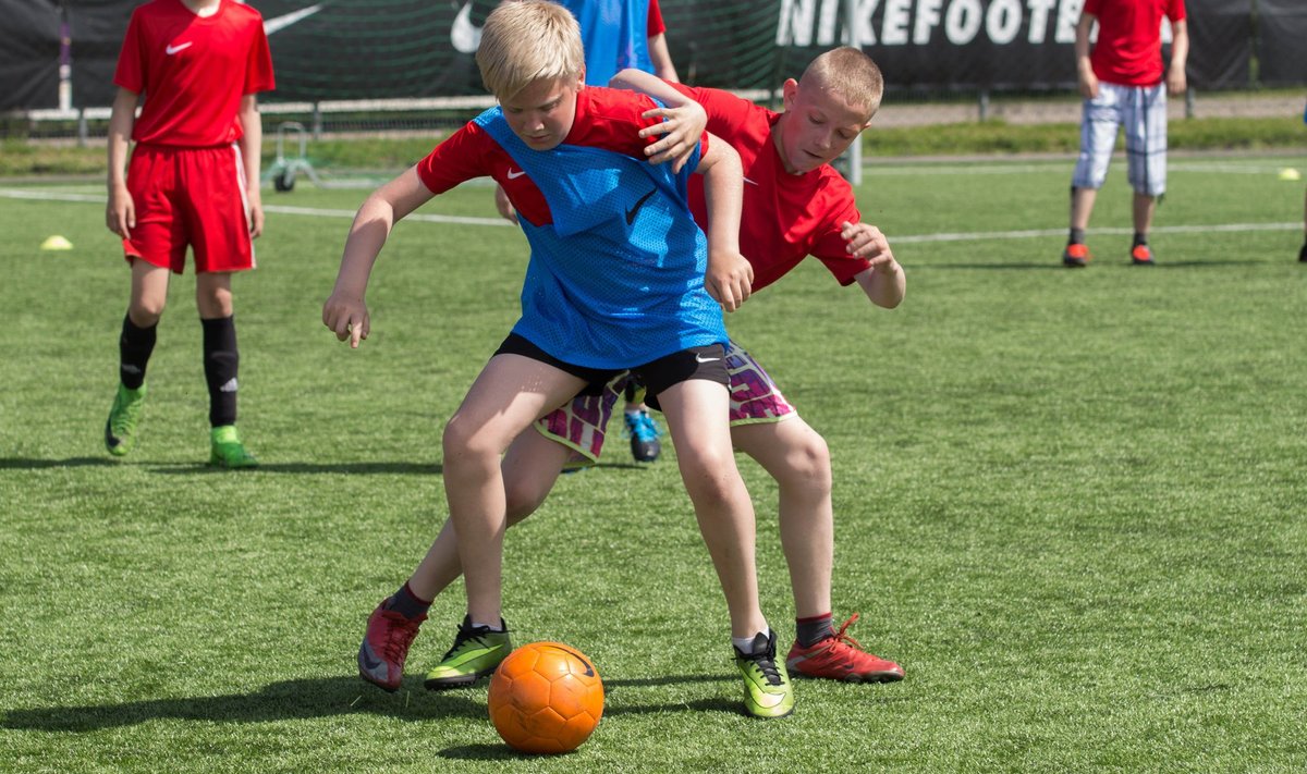 SPIN-programm arendab jalgpallimängu kaudu nii sportlikke kui ka eluks vajalikke sotsiaalseid oskusi.