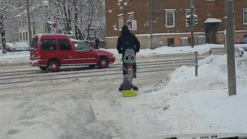 встал на дочку порно 