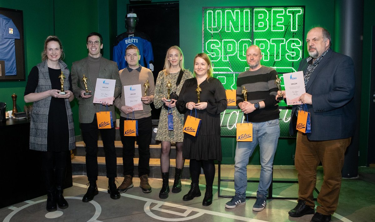 Eesti spordiajakirjanike seltsi parimate tööde autasustamine.